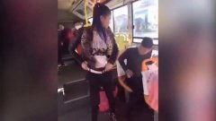 男孩被扒衣服视频